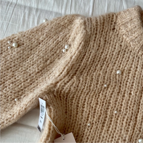 BNWT aritzia le fou shimmy pearl sweater in size XS - Picture 2 of 3